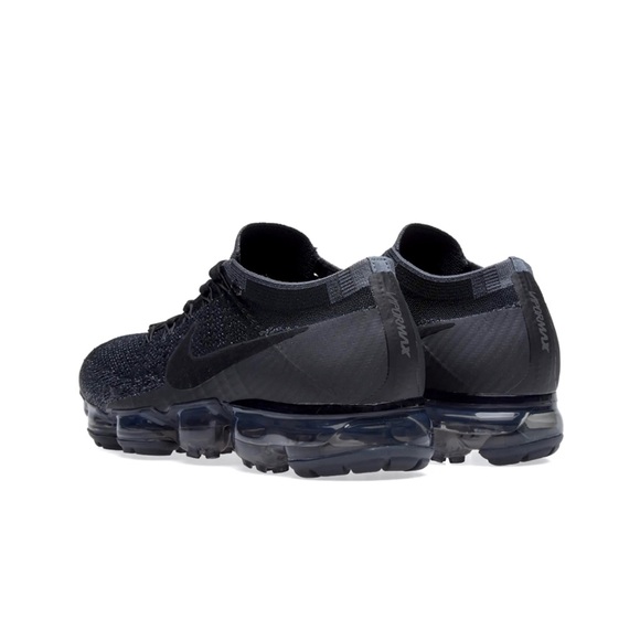 Men’s Nike Air Vapormax Flyknit Sneakers - Picture 3 of 8